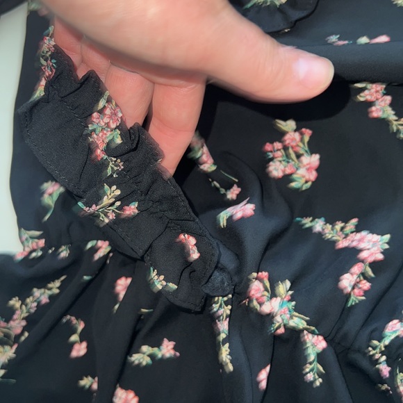 Flowy Floral ruffled blouse - Picture 5 of 6